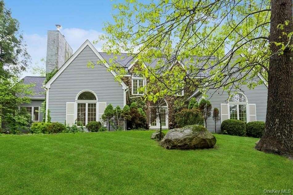 2.32 Acres of Residential Land with Home for Sale in South Salem, New York