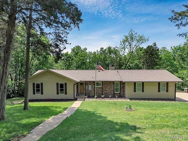 2.42 Acres of Residential Land with Home for Sale in Washington, Missouri