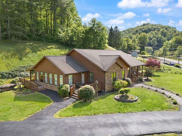 2 Acres of Residential Land with Home for Sale in Pineville, Kentucky