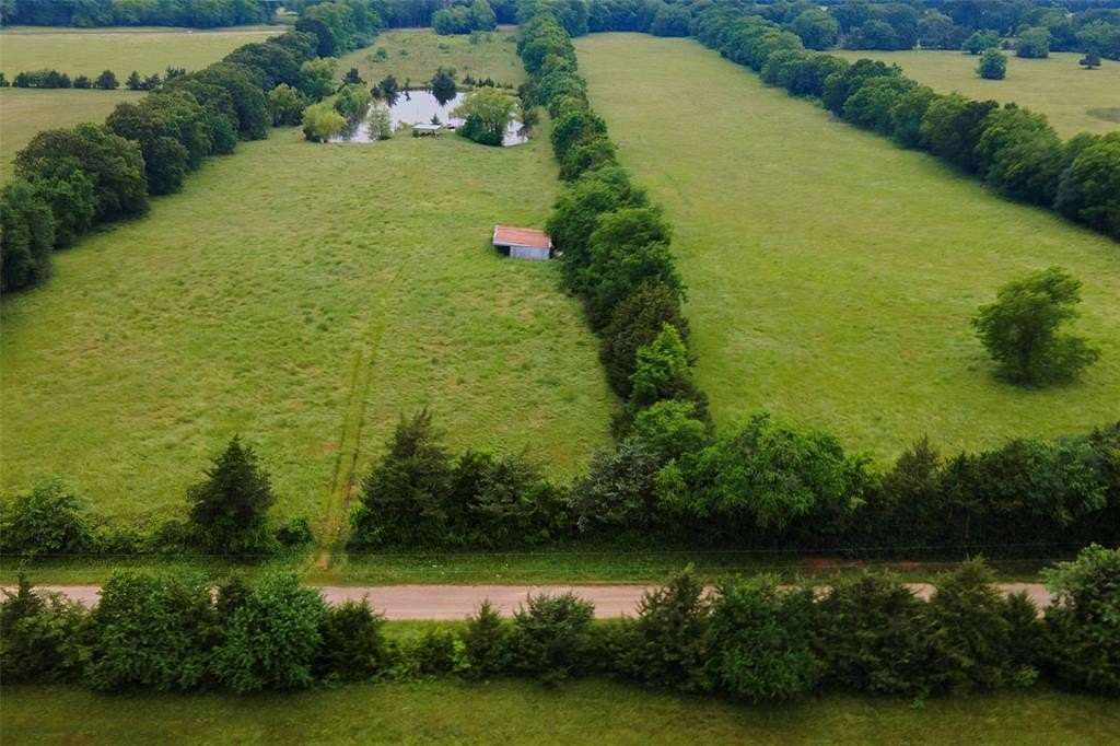14.9 Acres of Land for Sale in Paris, Texas