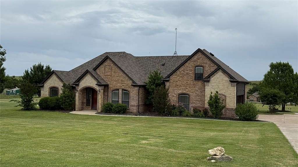 2.12 Acres of Residential Land with Home for Sale in Decatur, Texas