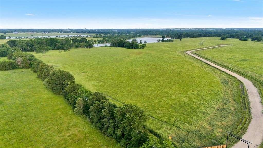 10 Acres of Land for Sale in Paris, Texas