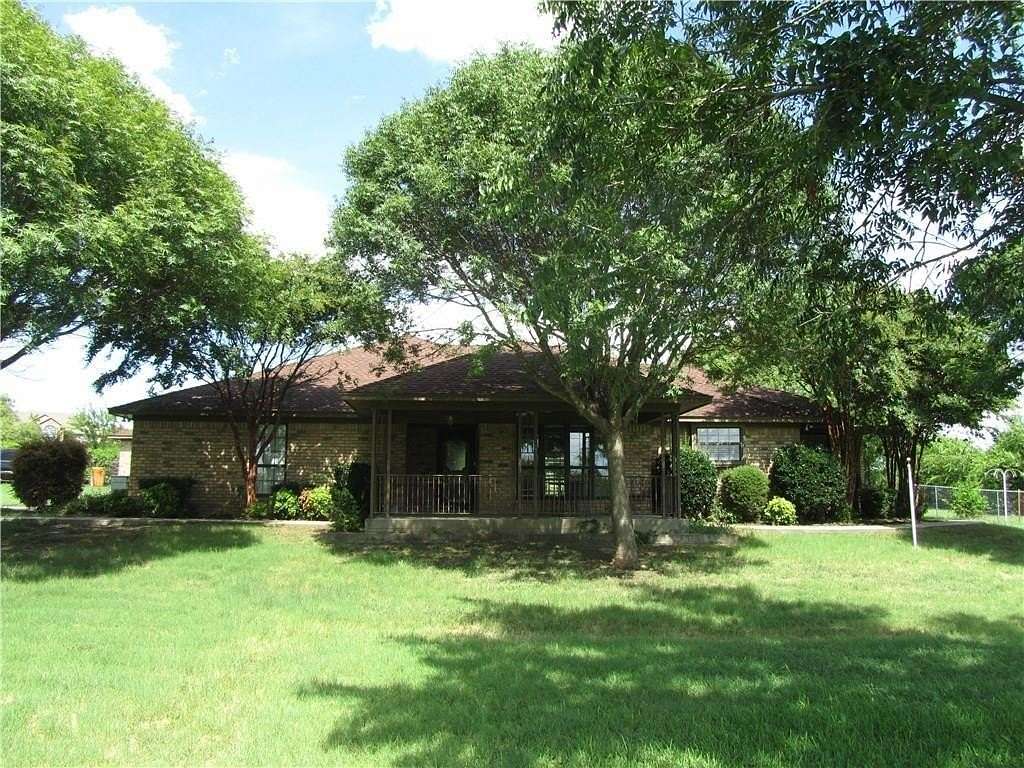 1.75 Acres of Residential Land with Home for Lease in Willow Park, Texas