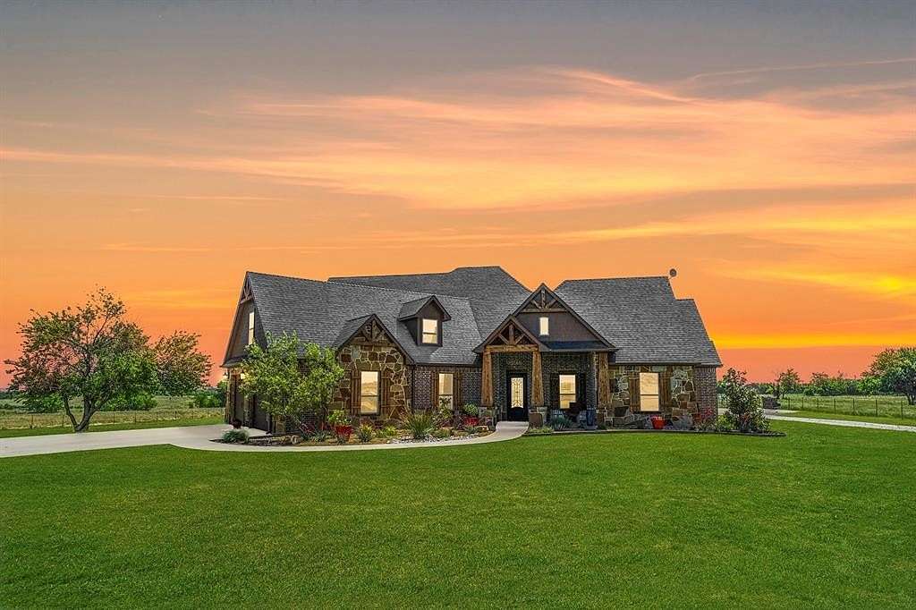 5 Acres of Residential Land with Home for Sale in Sanger, Texas