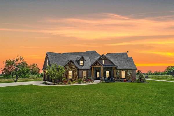 5 Acres of Residential Land with Home for Sale in Sanger, Texas