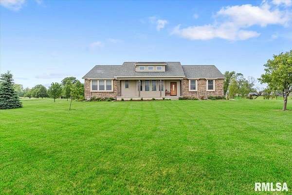 2.3 Acres of Residential Land with Home for Sale in Kincaid, Illinois