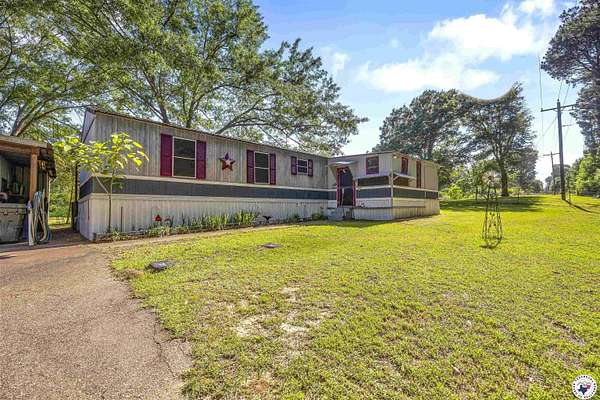 1.66 Acres of Residential Land with Home for Sale in Atlanta, Texas