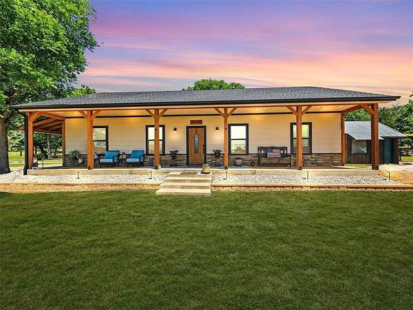 3 Acres of Improved Mixed-Use Land for Sale in Gainesville, Texas