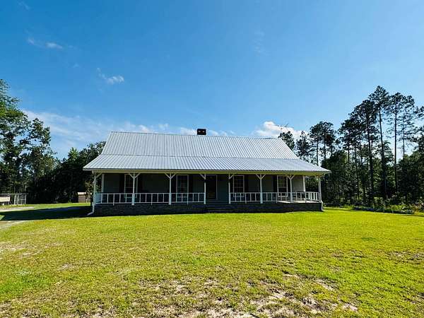 7 Acres of Residential Land with Home for Sale in Chatom, Alabama