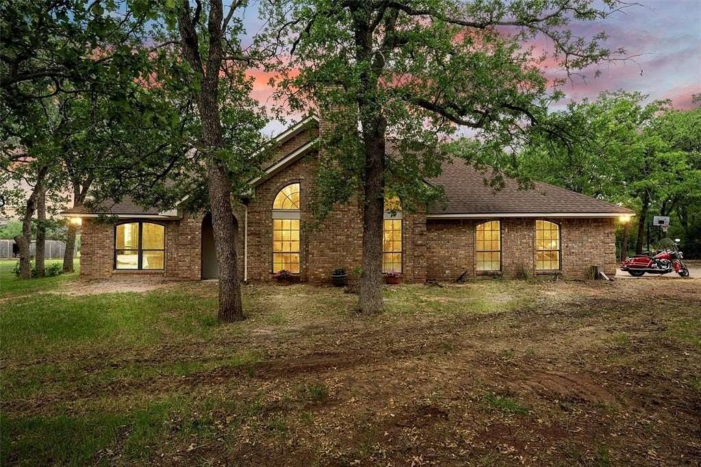 27 Acres of Land with Home for Sale in Elm Mott, Texas