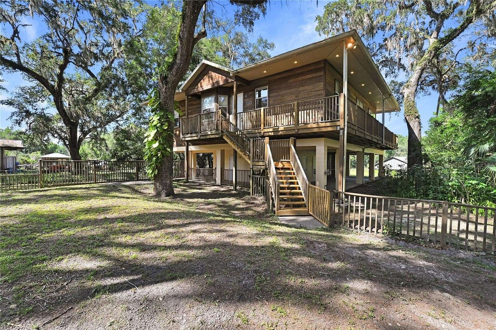 1.53 Acres of Land with Home for Sale in Inverness, Florida