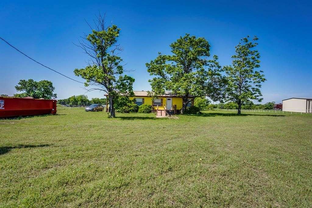 1 Acre of Mixed-Use Land for Sale in Waxahachie, Texas