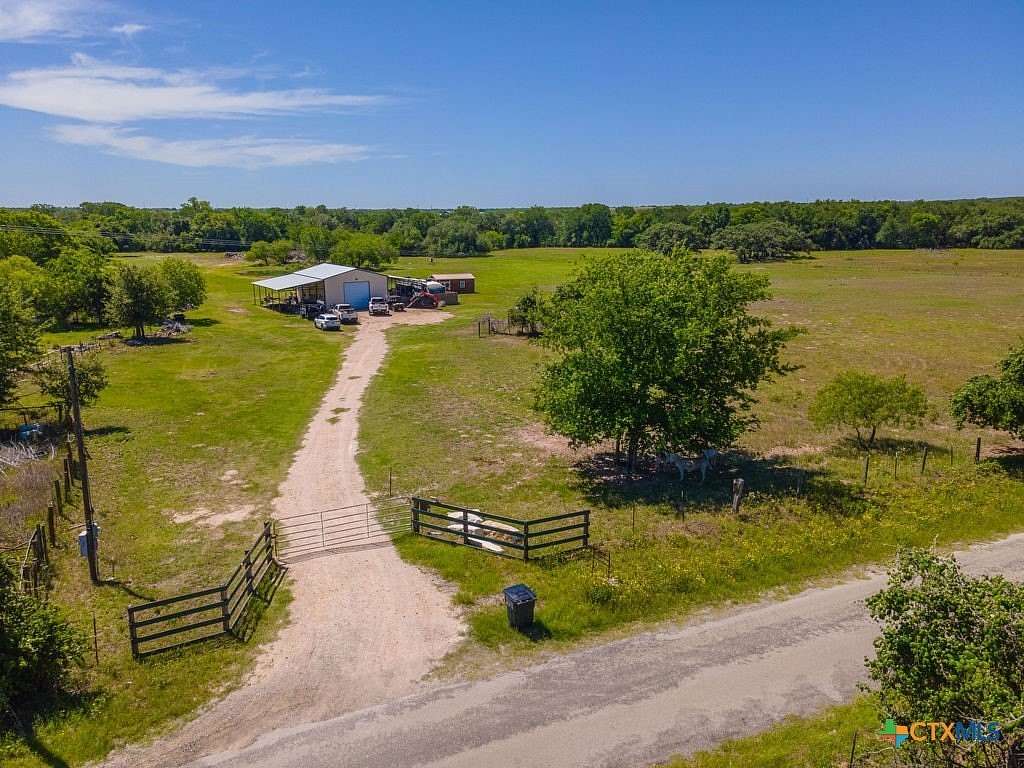 18.5 Acres of Improved Recreational Land for Sale in Kingsbury, Texas