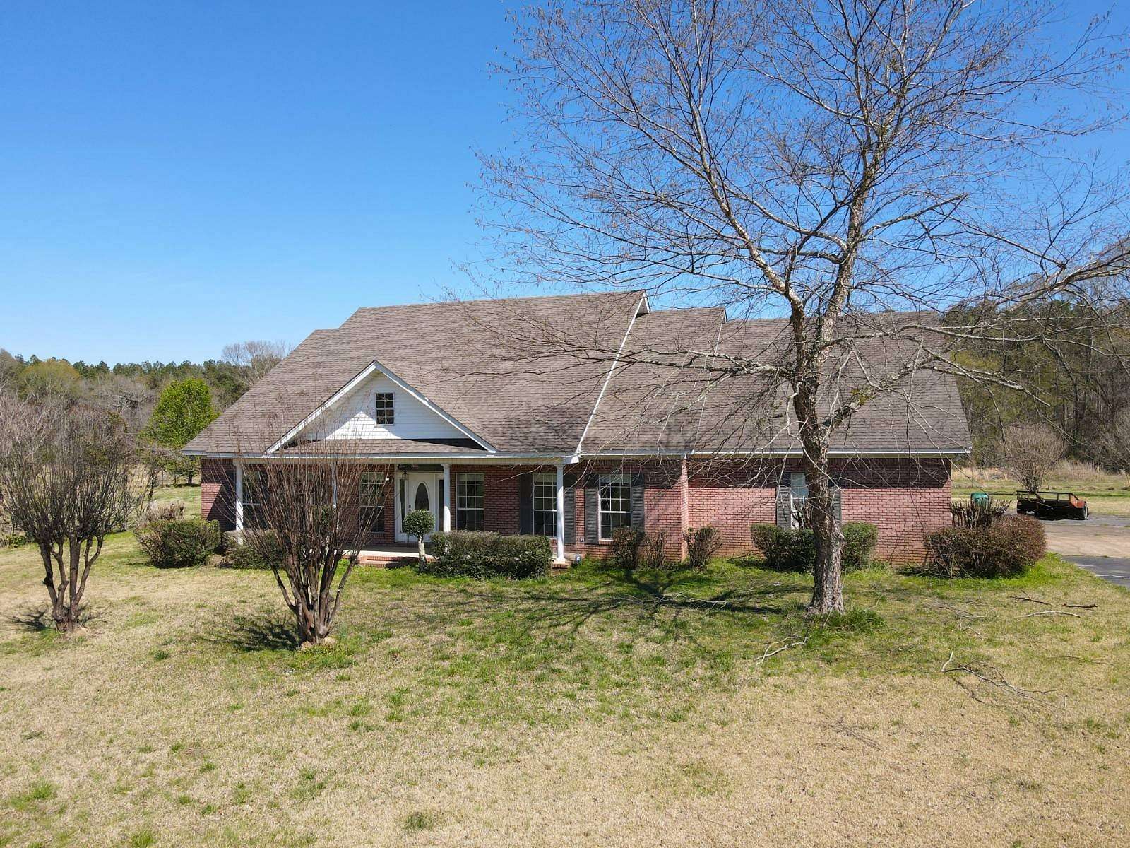 15 Acres of Land with Home for Sale in Grenada, Mississippi