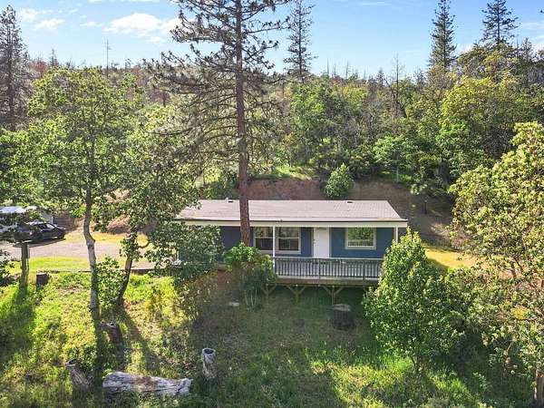 6 Acres of Residential Land with Home for Sale in Jacksonville, Oregon