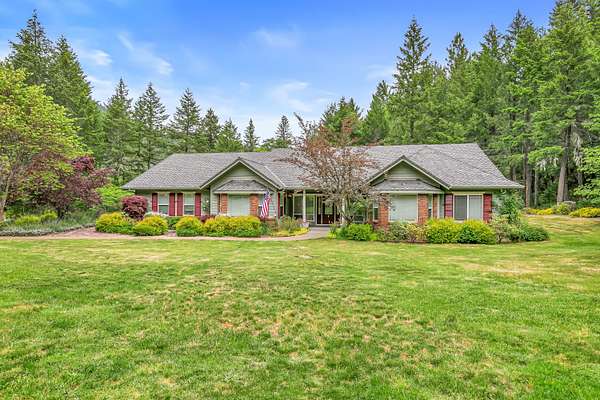 2.5 Acres of Residential Land with Home for Sale in Grants Pass, Oregon