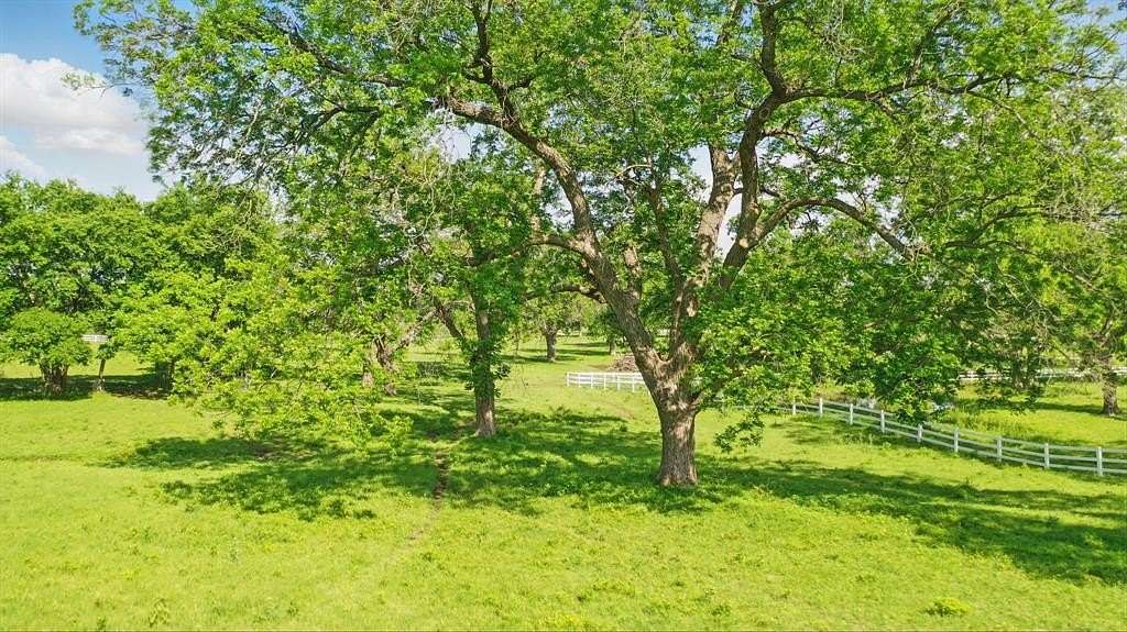 2.29 Acres of Land for Sale in Granbury, Texas