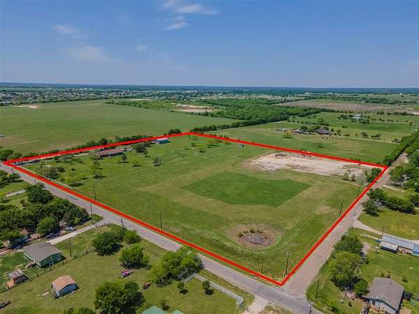 13.7 Acres of Land with Home for Sale in Alvarado, Texas