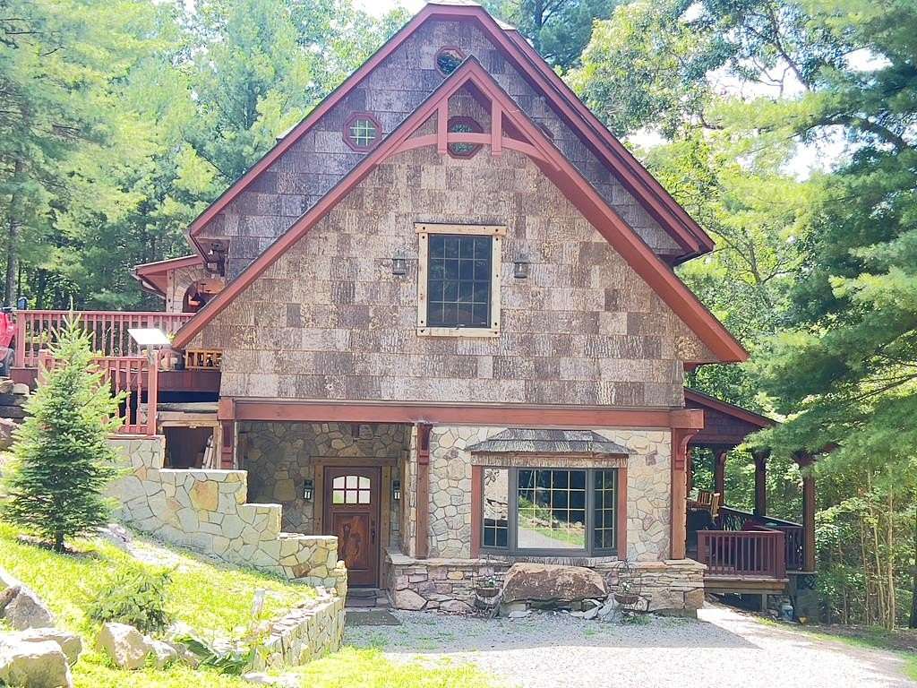 10.7 Acres of Land with Home for Sale in Ivanhoe, Virginia