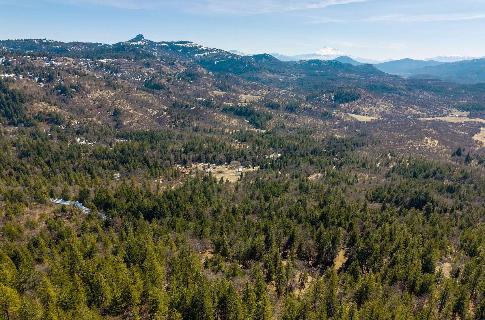 189 Acres of Land with Home for Sale in Ashland, Oregon