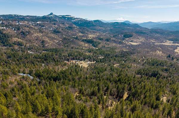 189 Acres of Land with Home for Sale in Ashland, Oregon