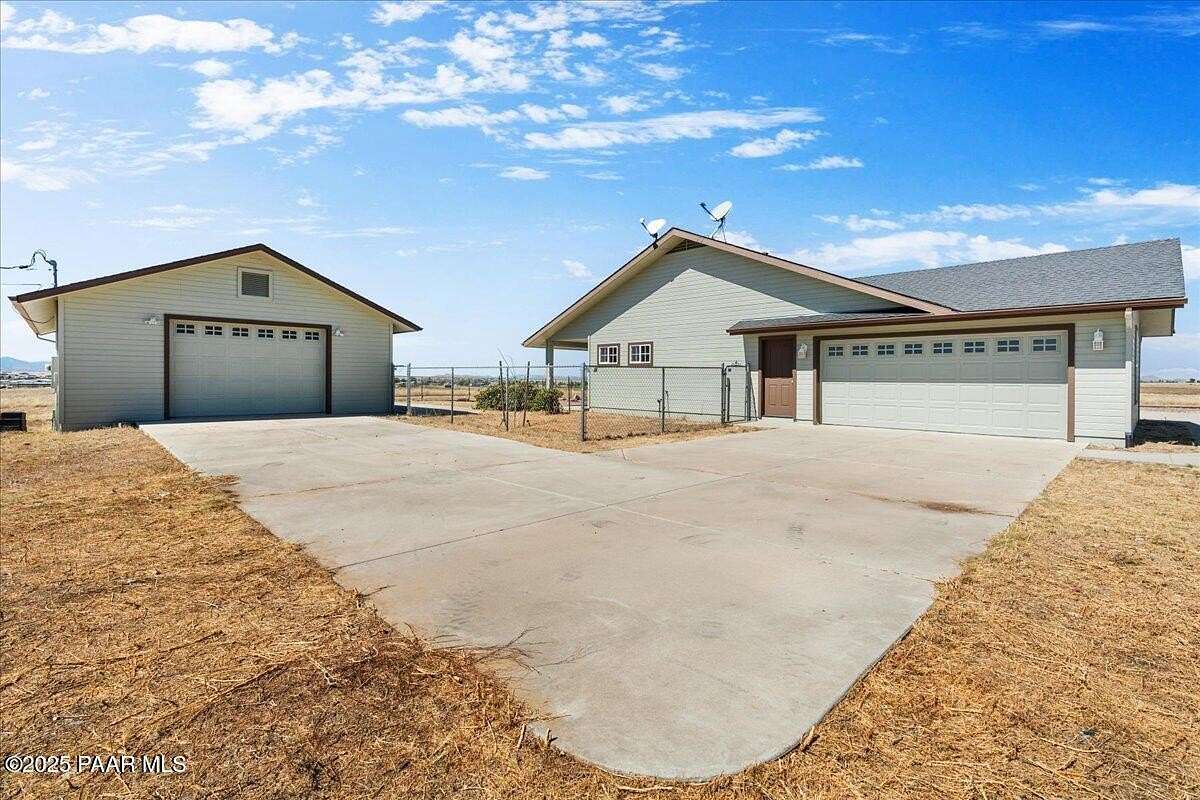 9.72 Acres of Land with Home for Sale in Prescott Valley, Arizona