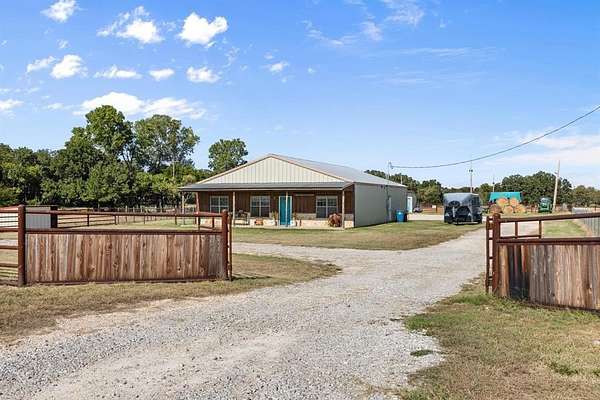 3.66 Acres of Residential Land with Home for Sale in Huckabay, Texas