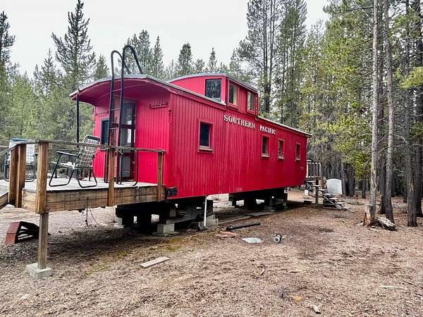 12 Acres of Recreational Land with Home for Sale in Crescent Lake, Oregon