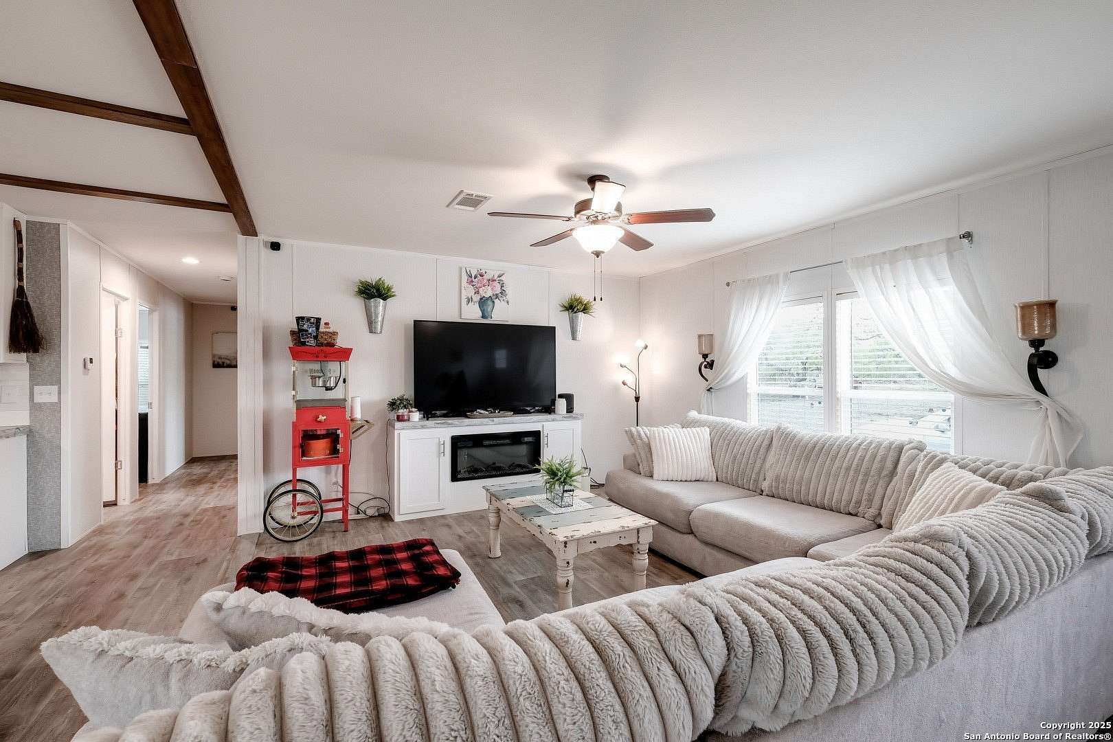 10.2 Acres of Land with Home for Sale in Charlotte, Texas