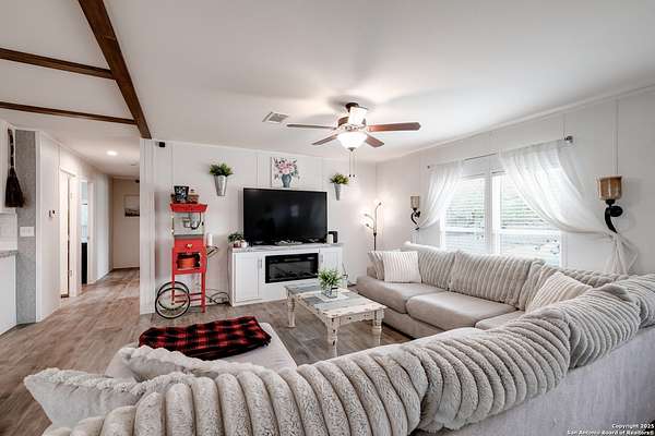 10.2 Acres of Land with Home for Sale in Charlotte, Texas