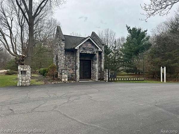 2.4 Acres of Residential Land for Sale in Jackson, Michigan