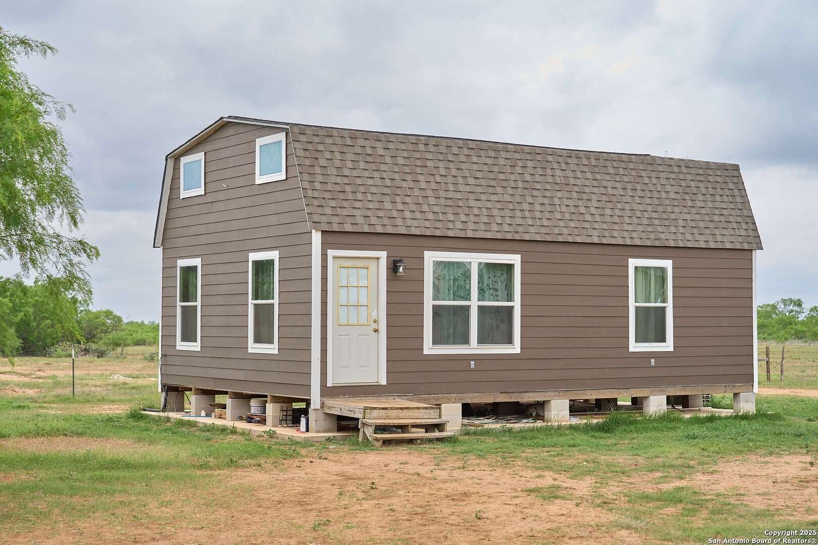 10.4 Acres of Land with Home for Sale in Charlotte, Texas