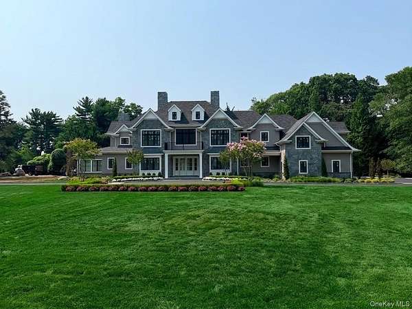 4 Acres of Land with Home for Sale in Lloyd Harbor, New York