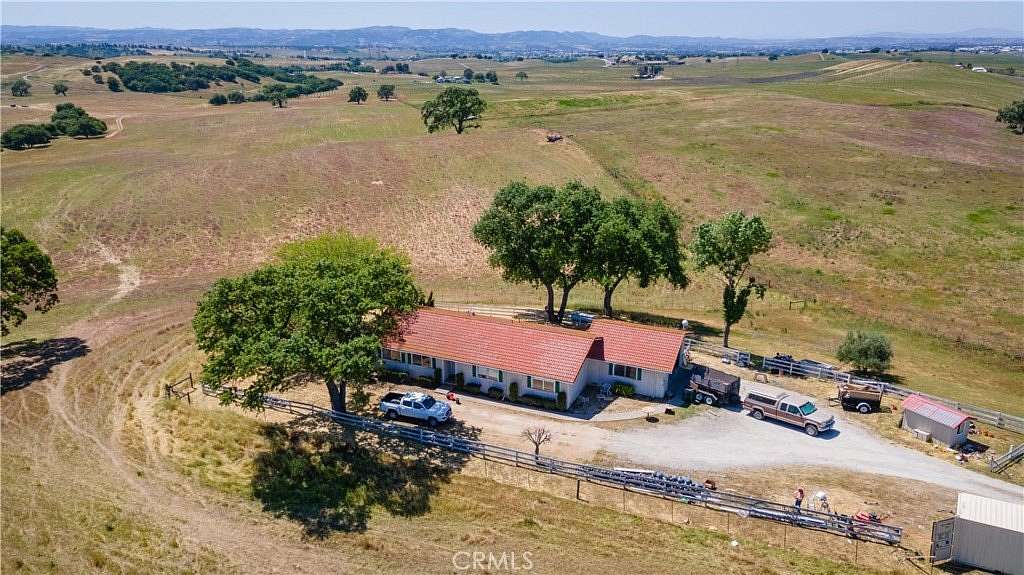450 Acres of Land with Home for Sale in Paso Robles, California