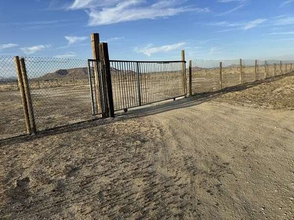 Land for Sale in Rosamond, California