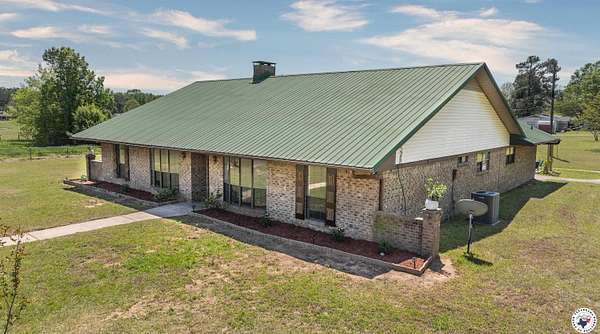 3.44 Acres of Residential Land with Home for Sale in De Kalb, Texas