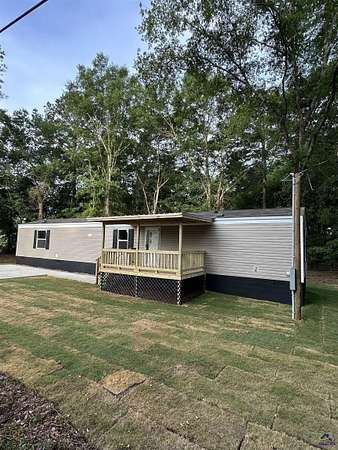 2 Acres of Residential Land with Home for Sale in Hawkinsville, Georgia