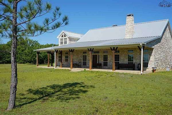40 Acres of Agricultural Land with Home for Sale in Henrietta, Texas