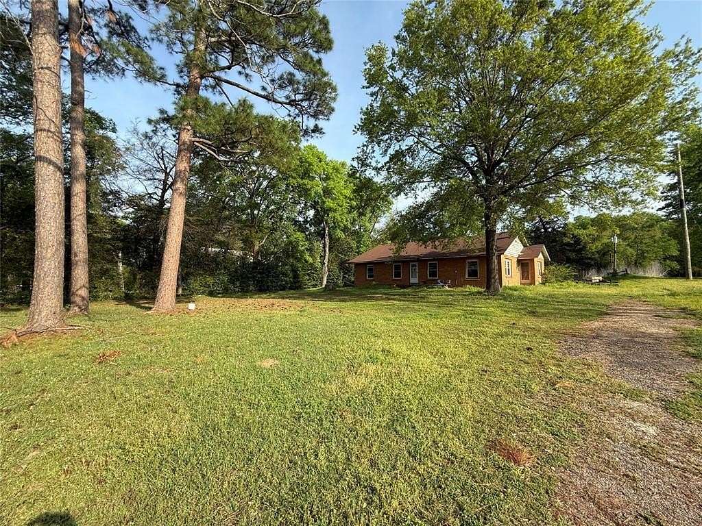 4.28 Acres of Residential Land with Home for Sale in Pittsburg, Texas