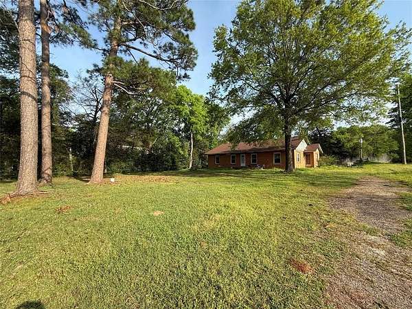 4.28 Acres of Residential Land with Home for Sale in Pittsburg, Texas
