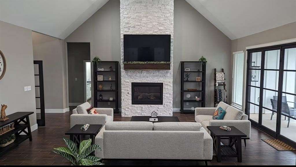 6.8 Acres of Residential Land with Home for Sale in Paradise, Texas