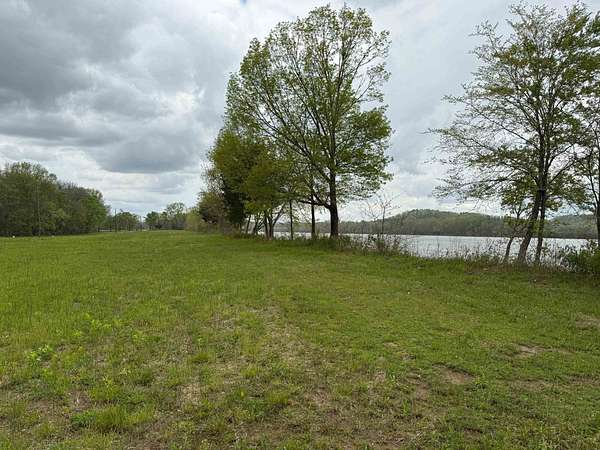 Land for Sale in Clifton, Tennessee