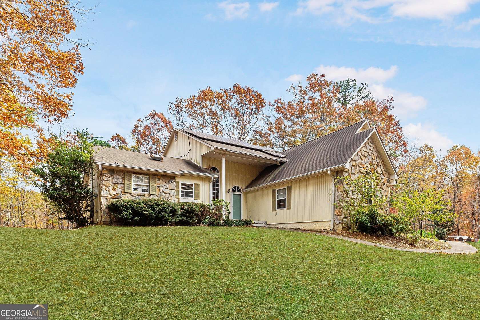 5 Acres of Residential Land with Home for Sale in Rockmart, Georgia