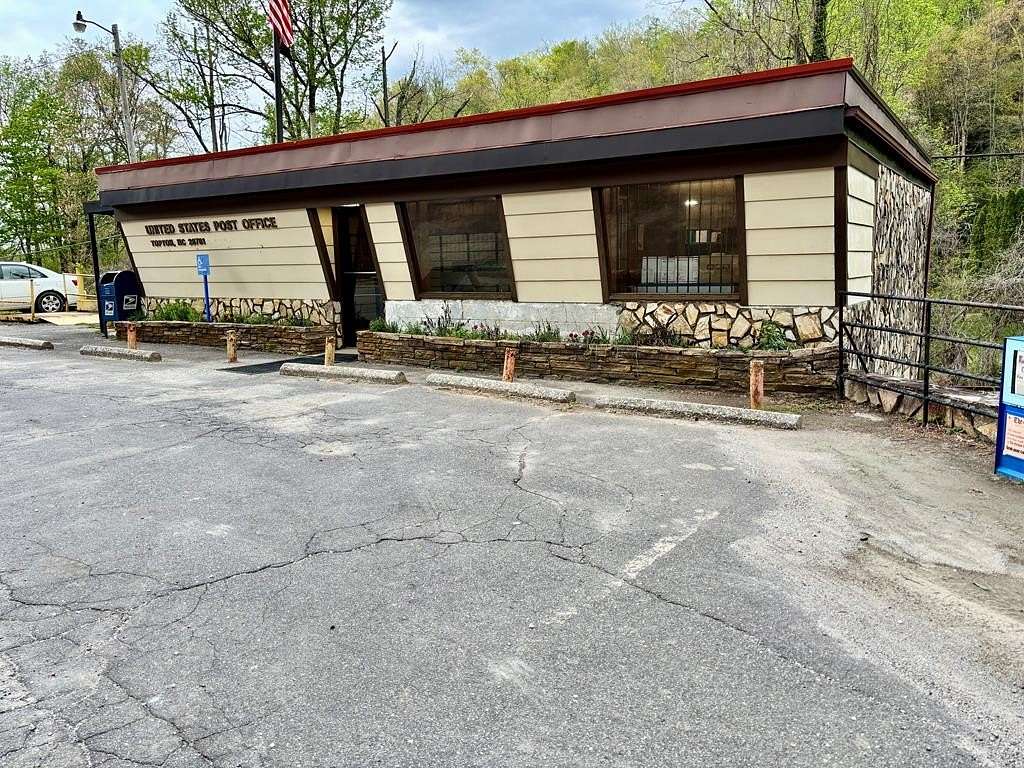 1.62 Acres of Improved Commercial Land for Sale in Topton, North Carolina