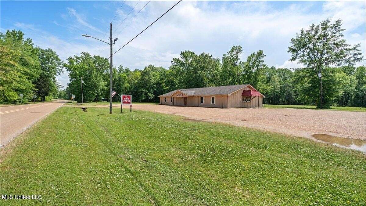 1.9 Acres of Improved Commercial Land for Sale in Walnut Grove, Mississippi