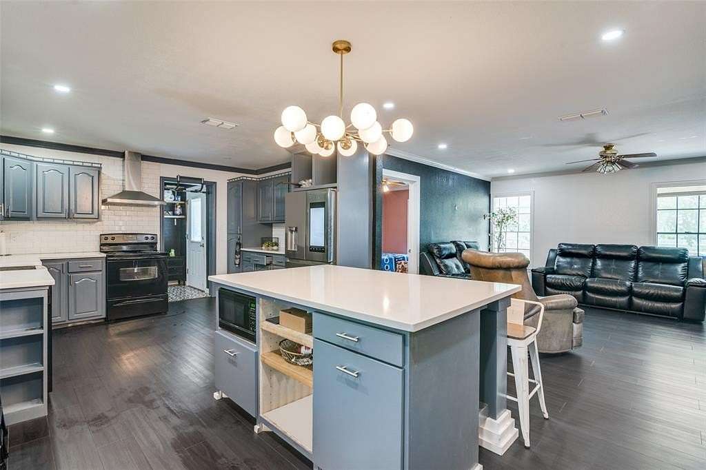 1.5 Acres of Residential Land with Home for Sale in Terrell, Texas