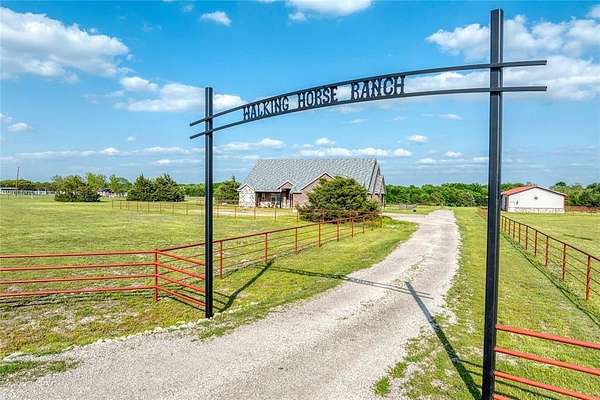 11.3 Acres of Land with Home for Sale in Blue Ridge, Texas