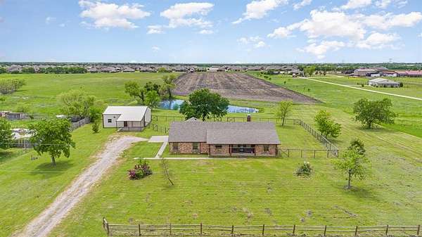 10.4 Acres of Land with Home for Sale in Nevada, Texas