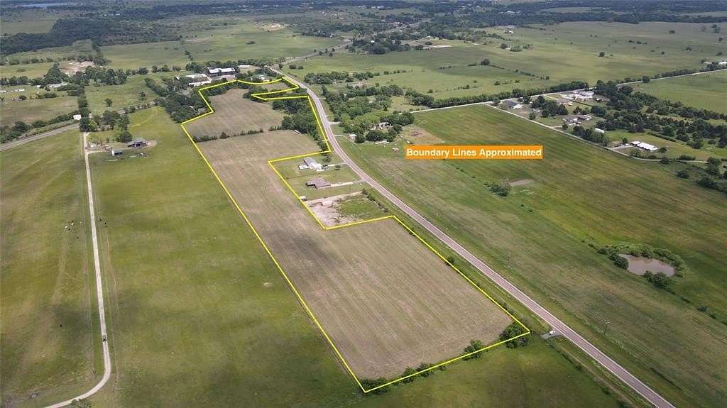 28.3 Acres of Improved Land for Sale in Corsicana, Texas