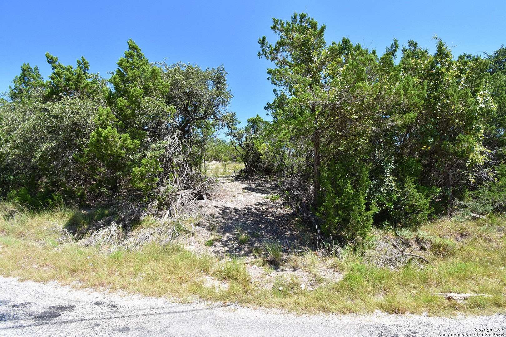 1 Acre of Residential Land for Sale in Pipe Creek, Texas